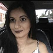 Professora com habilidade em fases iniciais alfabetização e letramento